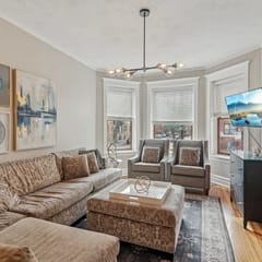 Big Wrigleyville Home, Great for Groups, 2 Units!