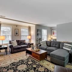 Bright 3 Bed W/ Laundry & Parking 8min Downtown