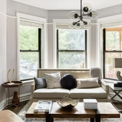 Contemporary Apartment Near Wrigley Field w/ Yard