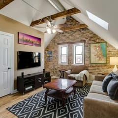 Bright & Lofty Bucktown 1br