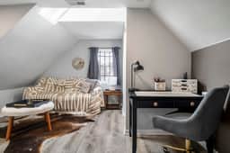 Bright & Renovated Duplex w/ Backyard - sleeps 10! - Image 4