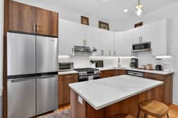 Heart of Andersonville 2BR - Steps to Clark St - Image 5