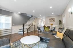 Modern Logan Square Luxury: 5 bedroom - sleeps 16! - Image 4