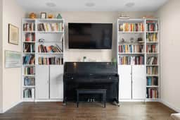Beautiful 5-bedroom Pilsen Home w/ Parking! - Image 3