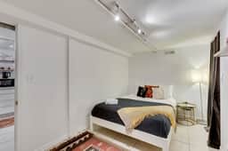 Cozy Chicago Garden Unit - Sleeps 6! - Image 4