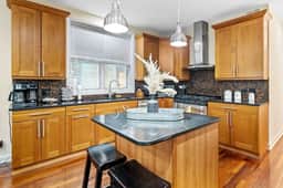 Spacious Duplex - 4BD/3BA - Sleeps 12! - Image 3