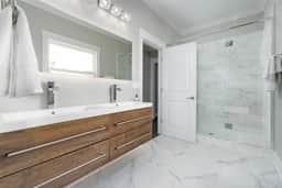 Heart of Chicago 5 Bedroom Modern 12 guest  Home - Image 3