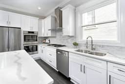 Heart of Chicago 5 Bedroom Modern 12 guest  Home - Image 4