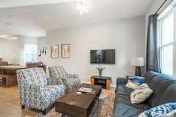 5BR/4BA Modern SFH Logan Square! - Image 2