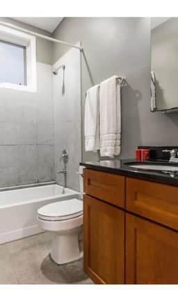 Urban Designer Flat in Noble Square - Sleeps 8 - Image 3