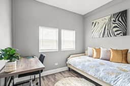 Spacious 8 BDR + 2 Kitchens + Garage! Sleeps 16! - Image 3