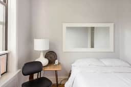 Sophisticated, Historic & Comfy Flat near Wrigley! - Image 2
