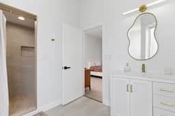 The Claremont Cozy | 4BR + Free Private Parking - Image 5