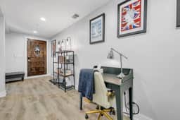 Modern 2 Bedroom Garden Condo Near United Center - Image 5