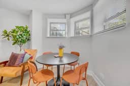Modern 2 Bedroom Garden Condo Near United Center - Image 3