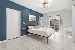 The Home Run: Modern 2BR Steps from Wrigley Field - Image 4