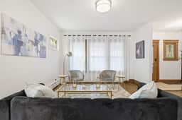 Charming Oak Park 4bd/3.5ba and 2 Private Parking - Image 3