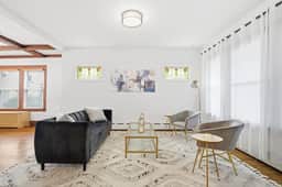 Charming Oak Park 4bd/3.5ba and 2 Private Parking - Image 4