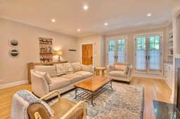 Beautiful 4 BR Family Home near Wrigley - Image 3