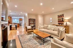 Beautiful 4 BR Family Home near Wrigley - Image 5