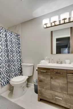 3 Br/2 Ba W/ Building Laundry by Il Med District - Image 3
