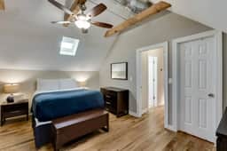 Bright & Lofty Bucktown 1br - Image 3