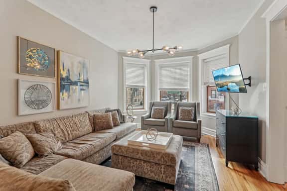 Big Wrigleyville Home, Great for Groups, 2 Units! - Image 1