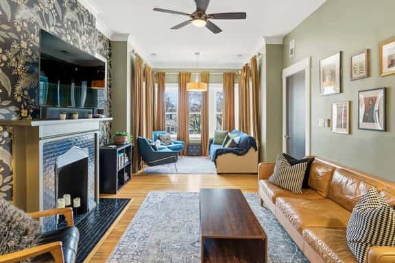 Heart of Andersonville 2BR - Steps to Clark St - Image 1