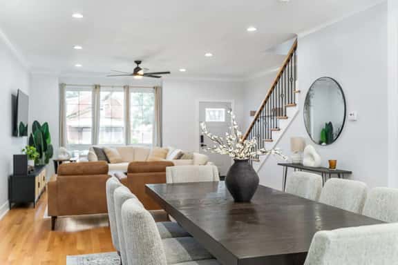 Modern 4-Bedroom Home – Newly Built - Sleeps 10! - Image 1