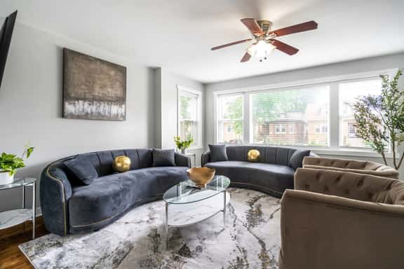 New! Beautiful 7BD Home - Sleeps 15 + 2 Car Garage - Image 1