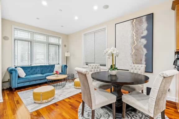 Spacious Duplex - 4BD/3BA - Sleeps 12! - Image 1
