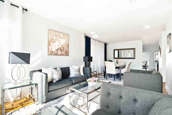 Stunning 6 BR Home * Chicago * Centrally Located - Image 1