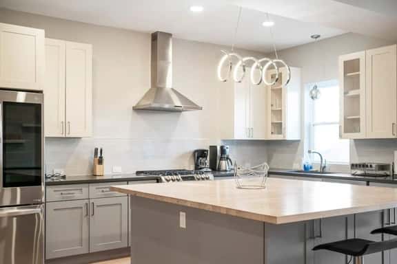 5BR/4BA Modern SFH Logan Square! - Image 1