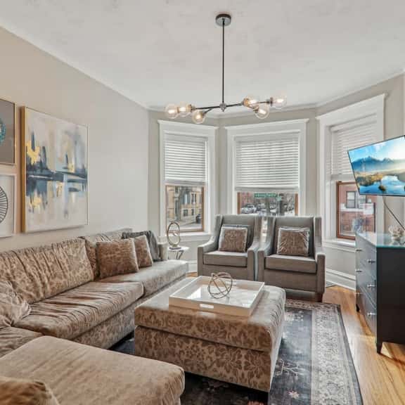 Big Wrigleyville Home, Great for Groups, 2 Units! - Image 1