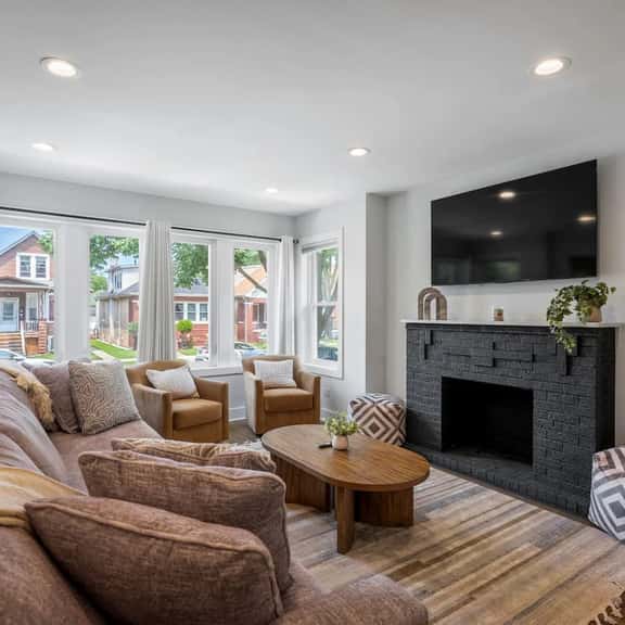NEW! Large/Beautiful Home with 6BDS/4BTH + Garage! - Image 1