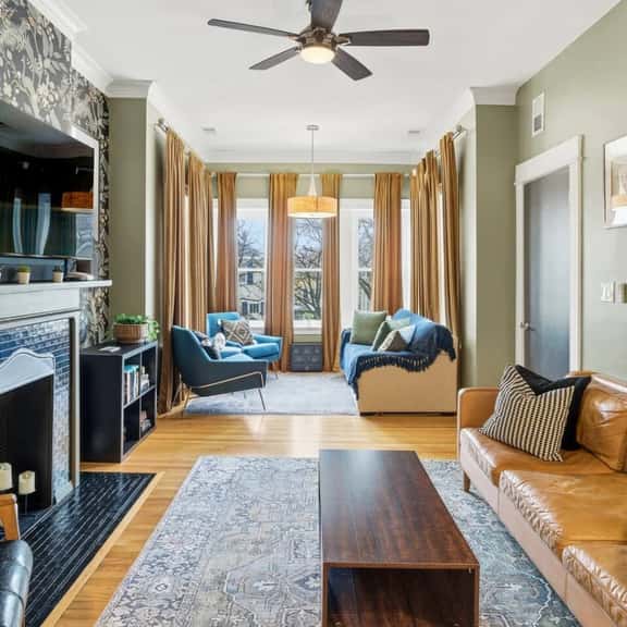 Heart of Andersonville 2BR - Steps to Clark St - Image 1