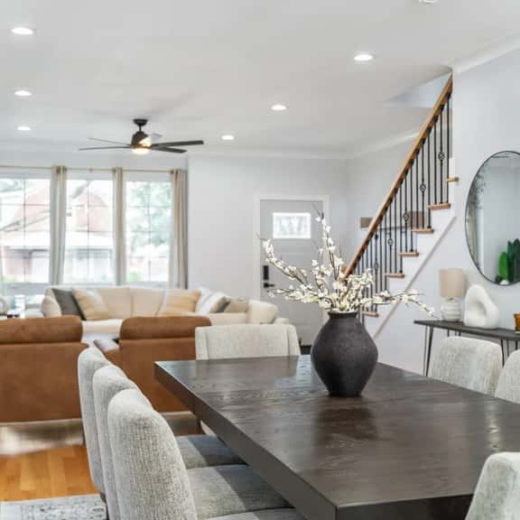 Modern 4-Bedroom Home – Newly Built - Sleeps 10! - Image 1