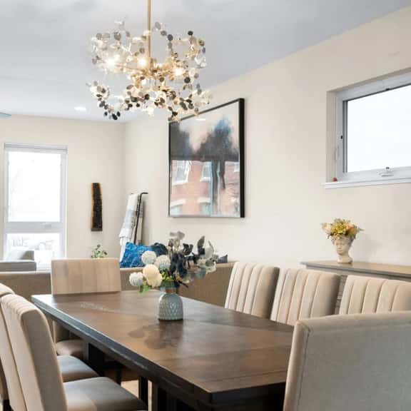 Beautiful 5-bedroom Pilsen Home w/ Parking! - Image 1