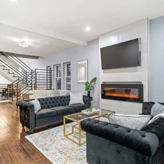Beautiful/Spacious 7BD - 4BTH Home with Garage! - Image 1