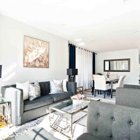 Stunning 6 BR Home * Chicago * Centrally Located - Image 1