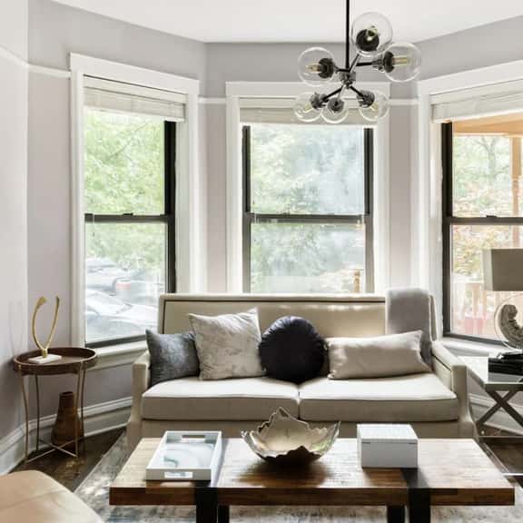Contemporary Apartment Near Wrigley Field w/ Yard - Image 1