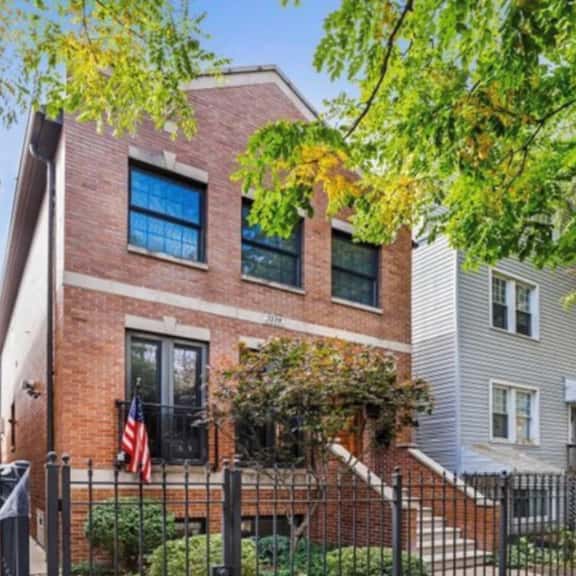 Beautiful 4 BR Family Home near Wrigley - Image 1