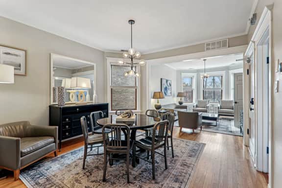 Big Wrigleyville Home, Great for Groups, 2 Units! - Image 3