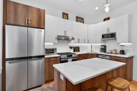 Heart of Andersonville 2BR - Steps to Clark St - Image 5