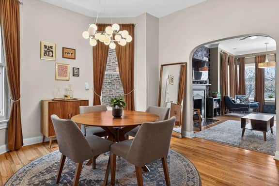 Heart of Andersonville 2BR - Steps to Clark St - Image 2
