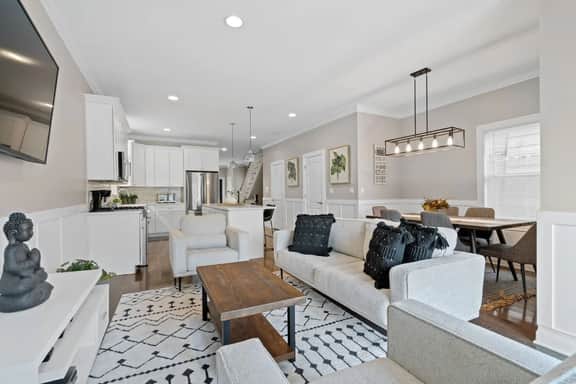Modern Logan Square Luxury: 5 bedroom - sleeps 16! - Image 3