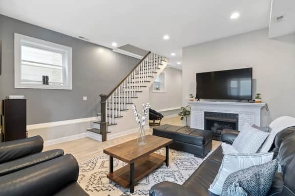 Modern Logan Square Luxury: 5 bedroom - sleeps 16! - Image 5