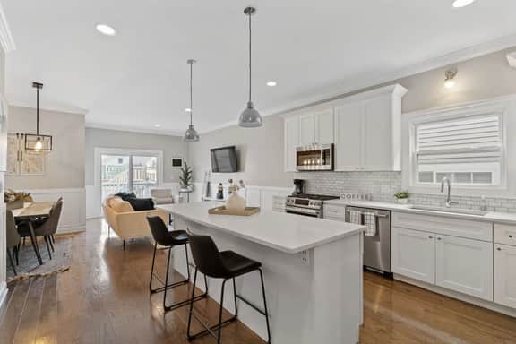 Modern Logan Square Luxury: 5 bedroom - sleeps 16! - Image 2