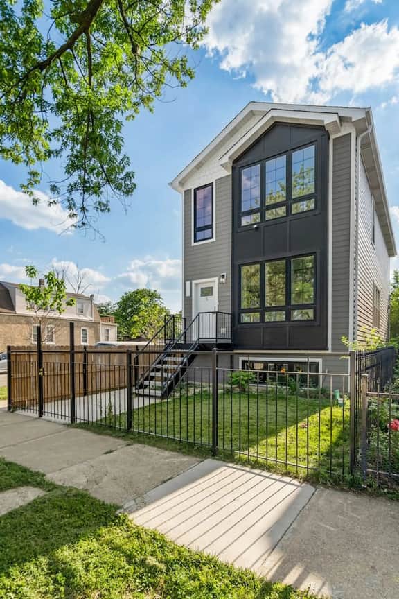 Modern 4-Bedroom Home – Newly Built - Sleeps 10! - Image 5