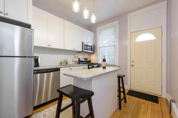 Beautiful Home, Great for Groups, by Wrigley+CTA ! - Image 5